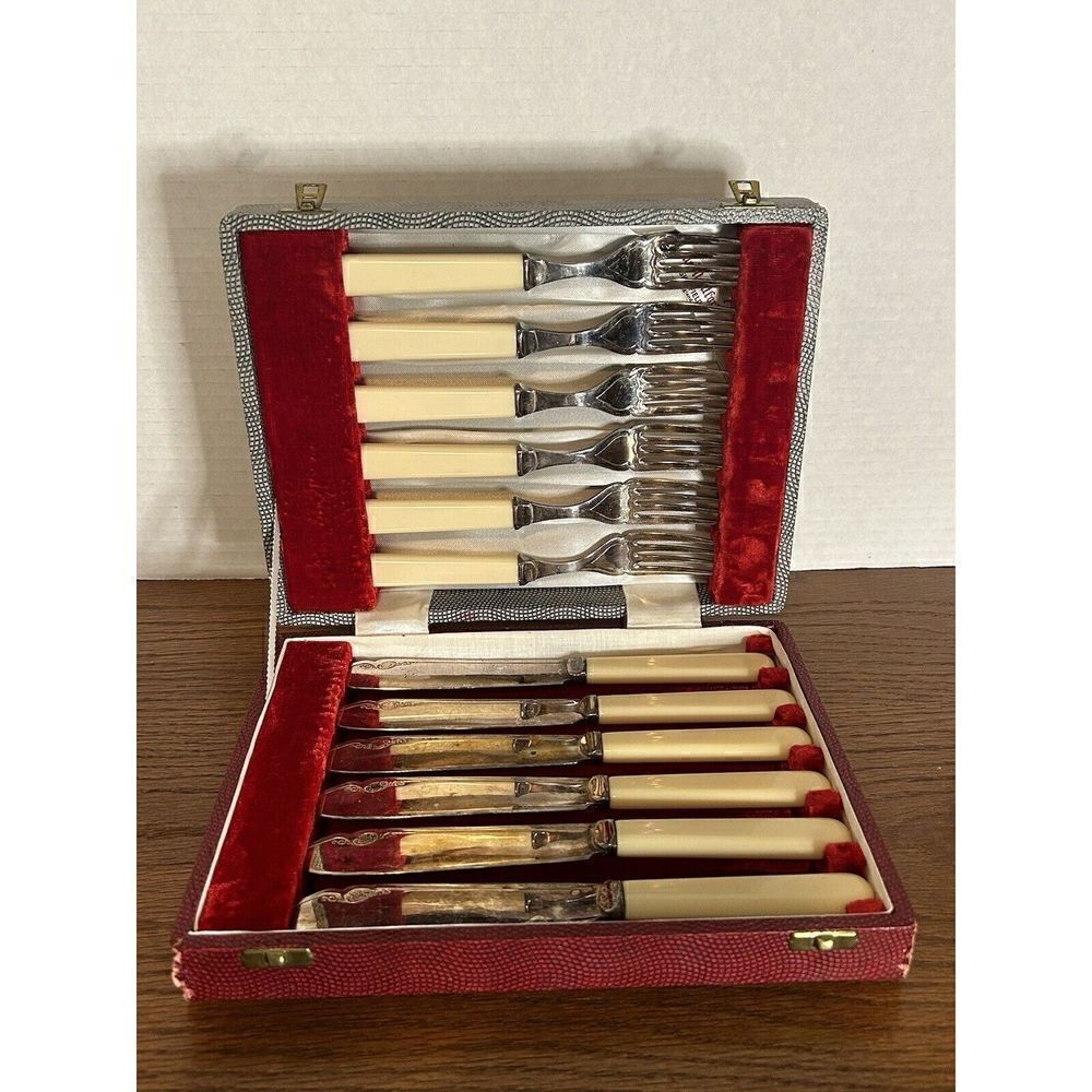 de Montfort SHEFFIELD ENGLAND KNIFE AND FORK FISH Service 12 Pieces with Case